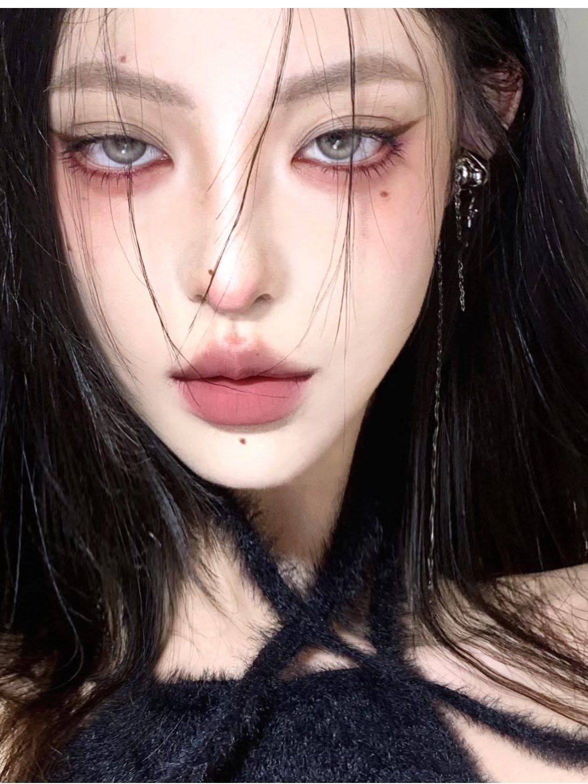 病娇破碎厌世感妆容