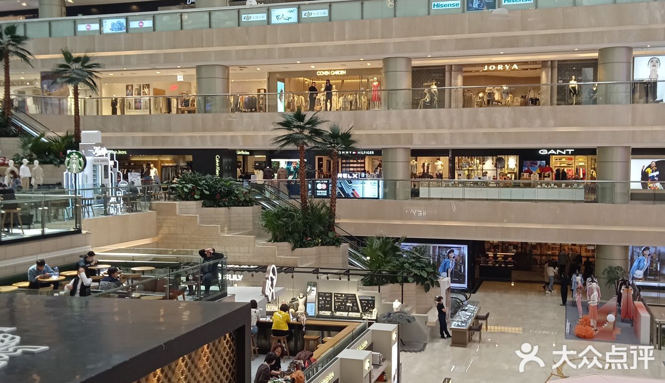 右边有雅诗兰黛小样机，关注后可以免费领取小样