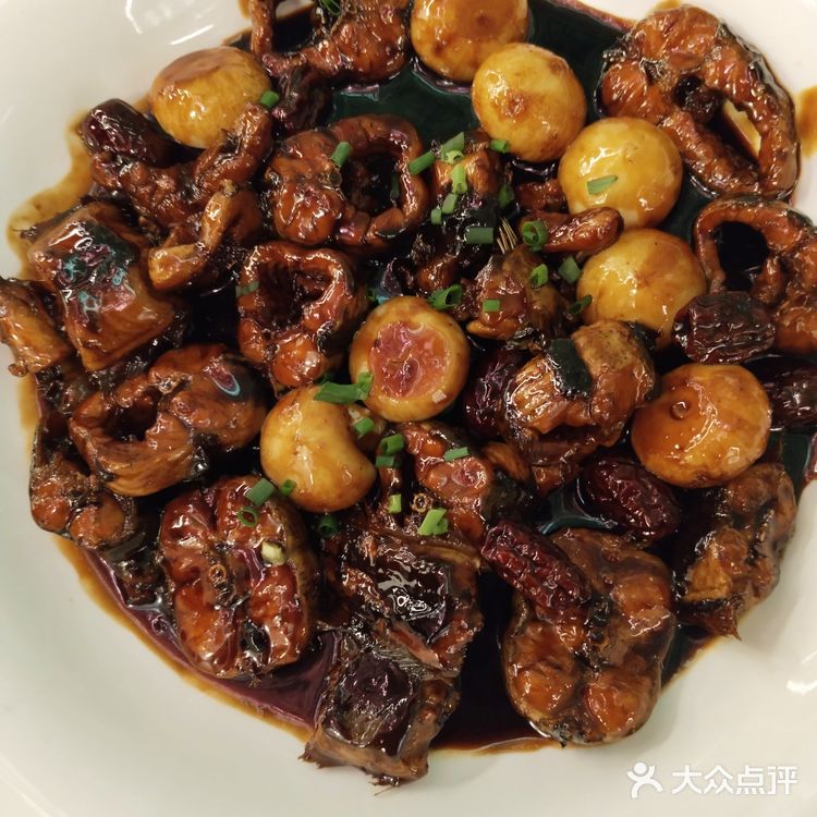 这家餐厅的环境真是令人赞叹！一进门就能感受到温馨的氛围