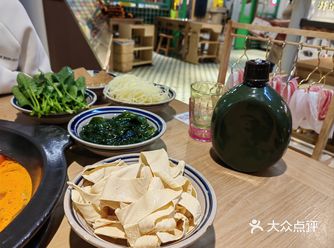 在武林路上夜市楼上的一家火锅店,味道不错服务一般哈