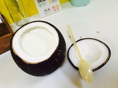 -志龙皇冠吃货椰子铺