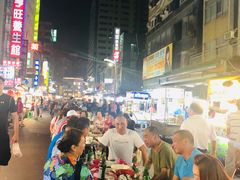 -六合夜市