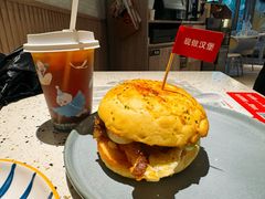 经典秘汁炭烤风味牛堡-必胜客(王府井店)