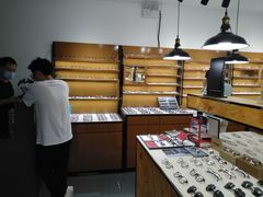-罗伯特眼镜·蔡司官方授权(罗湖国贸店)