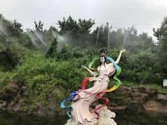 -雪山彩虹谷景区