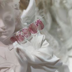 -花岐款式专研健康美甲沙龙