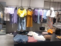 -URBAN REVIVO(欢乐海岸购物中心店)