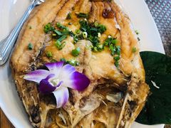 -Chom Cafe and Restaurant