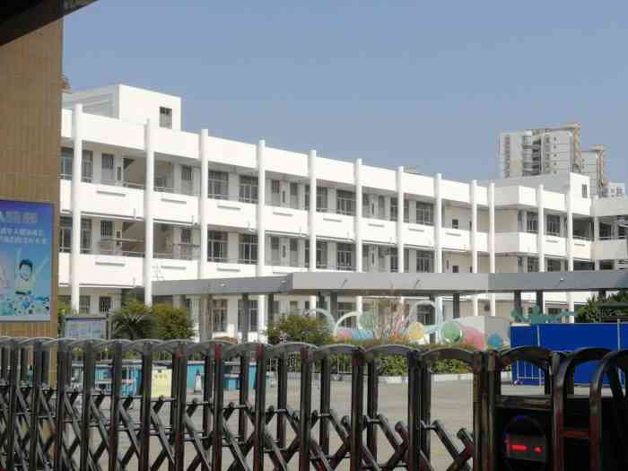 叠滘第二小学-"叠滘第二小学就是叠滘大道叠北村头旁边.这.