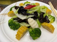 荷塘月色-伊源鼎盛餐饮服务有限公司