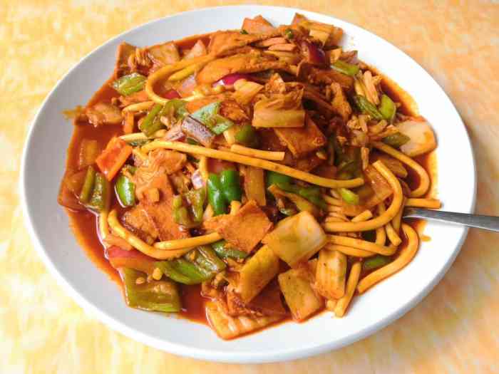 鑫瑞酸烂肉美食-"入住格林豪泰,前台推荐的饭店,就餐的顾客.