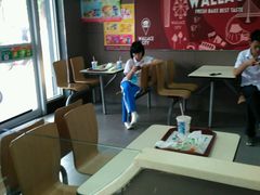 大堂-华莱士·全鸡汉堡(海口政法学院店)