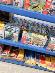 -逝水玩具折扣店
