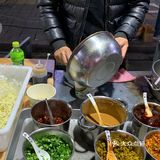晚上来威海东城路夜市逛逛……