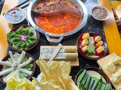 -憨孃孃·重庆老火锅(红山黑金店)