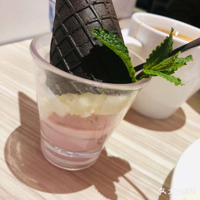 必胜客(右安门店)春日双球冰淇淋图片