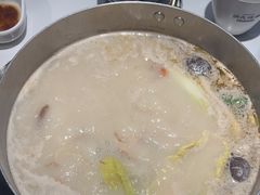 -洪氏嗨捞·广东猪肚鸡·椰子鸡火锅(西咸万象城店)