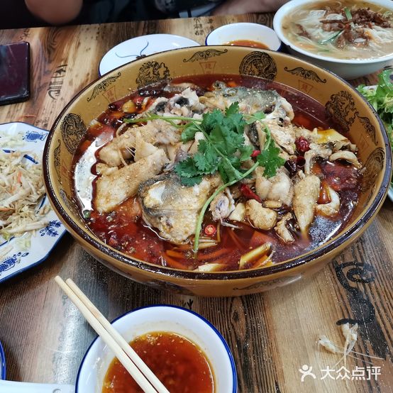 红灯笼炝锅鱼虾馆