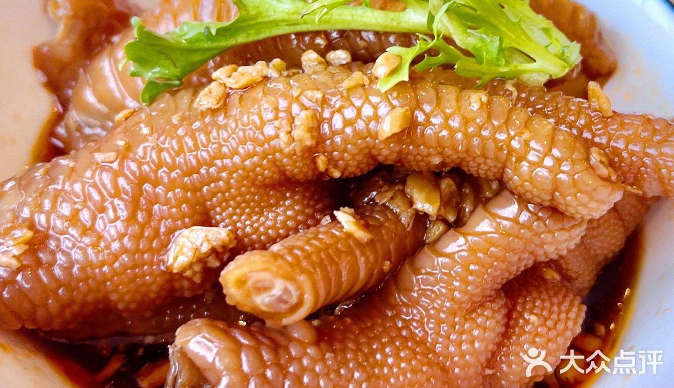 你说奇怪不奇怪，怎么一锅都是蒜