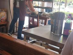 靠窗位-珀玉莲花白米线店