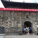 青石板路也感觉古色古香 连路牌都做得精致有心