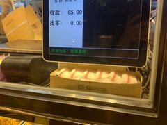面包甜点陈列柜-鲍师傅糕点(江苏路店)