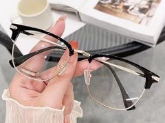 -爱视眸Eyeblling眼镜·依视路·蔡司镜片折扣店(百联南方商城购物中心)