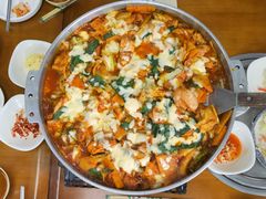 -亲昵春川鸡排(韩国美食街店)