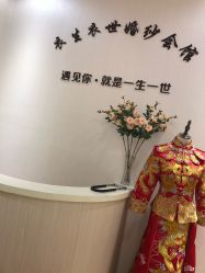 -觅白婚纱礼服馆