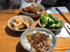 -红猪卤肉饭(大西洋美食城店)