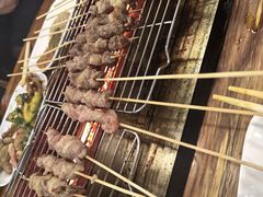 -哈尔滨小酒馆·鲜肉现穿自助烧烤(康新花园店)