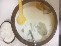 -志龙皇冠吃货椰子铺
