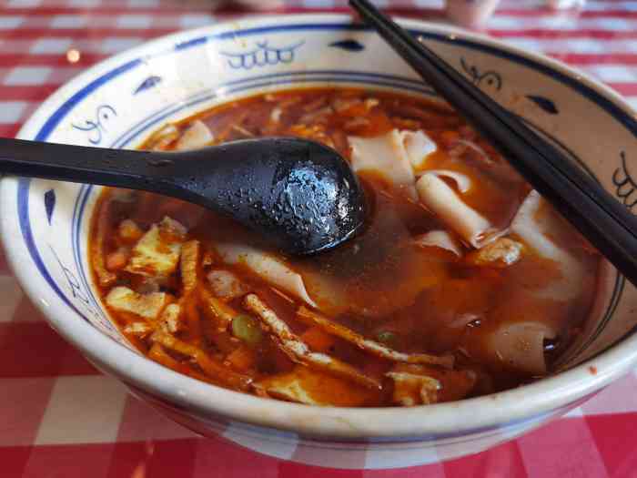 吴记牛肉拉面刀削面-"这是一家但凡下班回来不超过22:00就一.