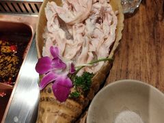 -老牌坊云南鱼豆花火锅(爱建店)