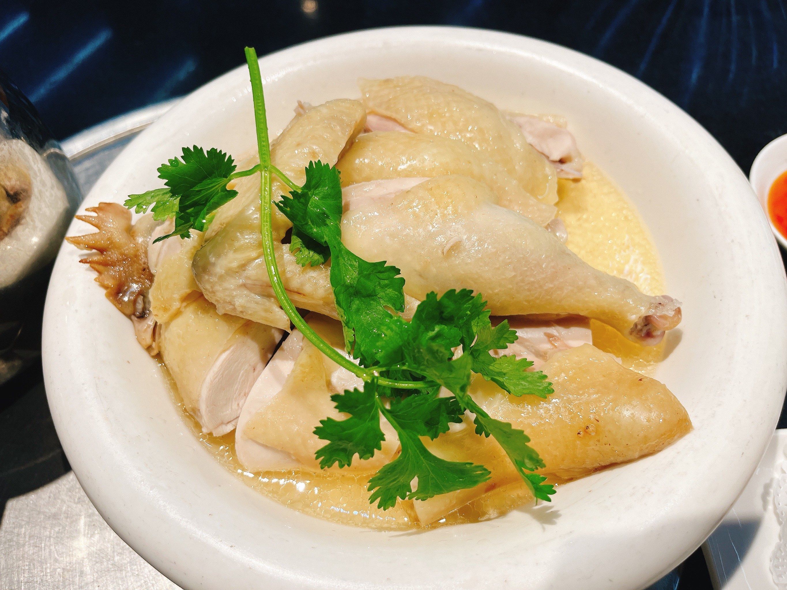 终于明白爹妈为啥要千里迢迢跑来秀英吃这口,
鸡是真的优秀.