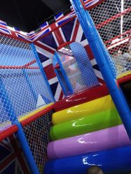 -哈尼鹿儿童梦幻王国(维多利万悦城店)