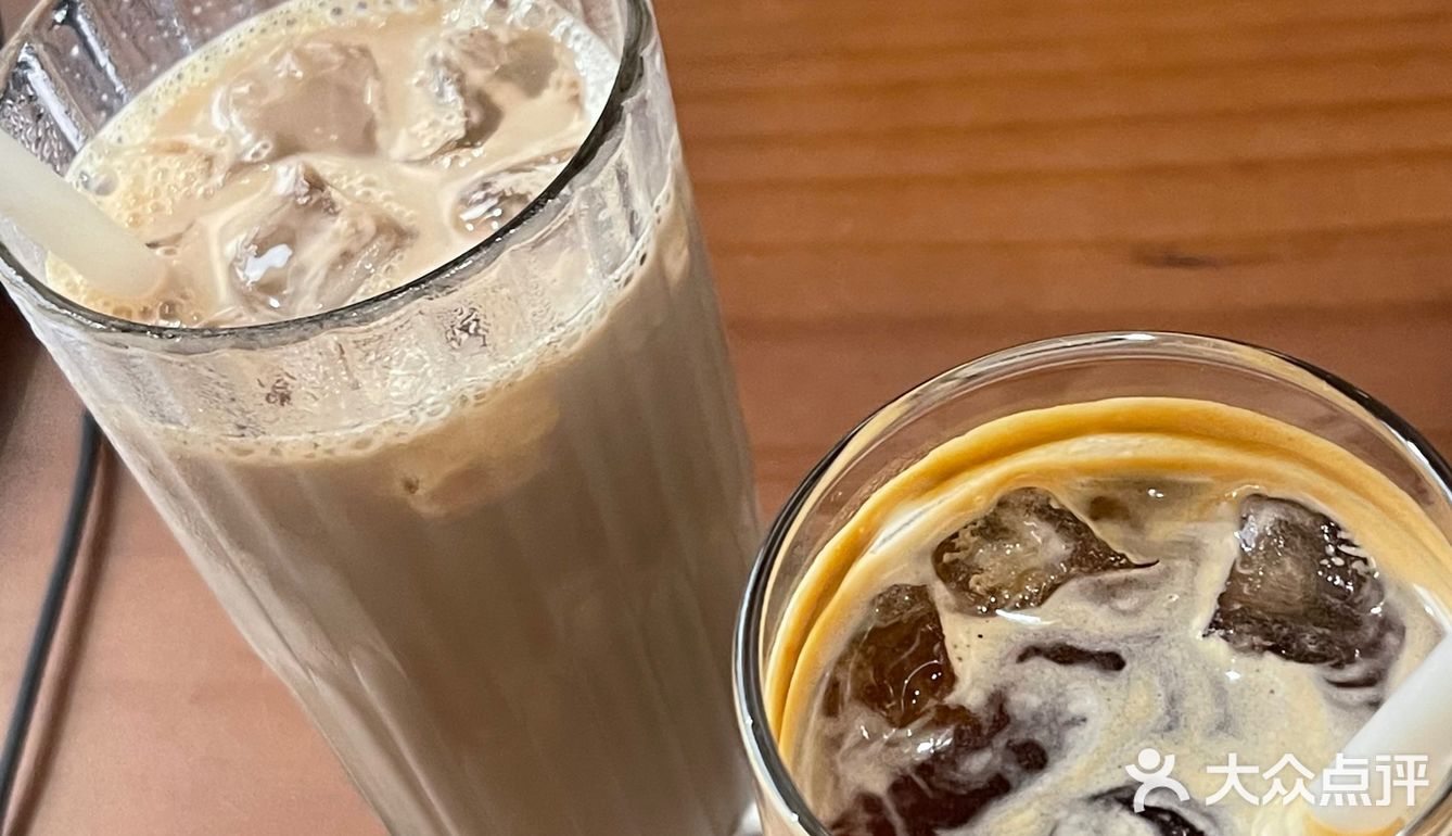 一家装潢很是吸引人的小咖啡店☕️满满的露营风