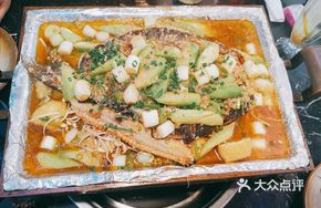 Green Sichuan Pepper Wooden Bucket Fish