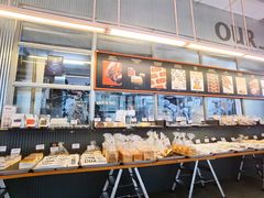 面包甜点陈列柜-OUR Bakery(三里屯太古里店)
