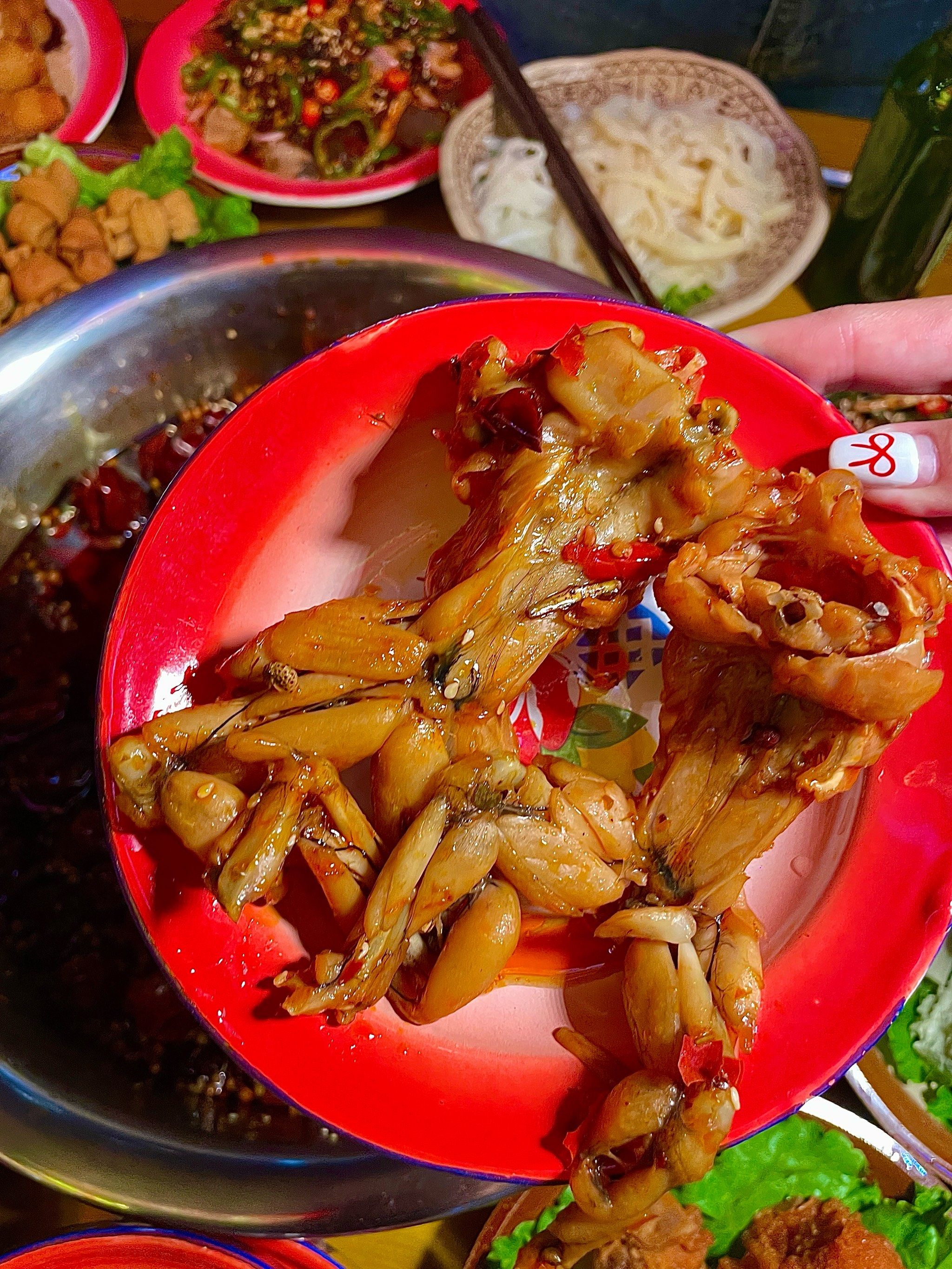 n
99全牛蛙
现点现鲨牛,个头大,都是蒜瓣肉
蛙腿紧实饱满