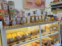 面包甜点陈列柜-野上麦田(中贸广场店)
