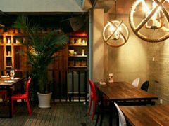 -香巴拉云南餐厅(华莱坞店)