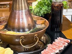 -果松木炭酸菜铜火锅·外婆参鸡汤