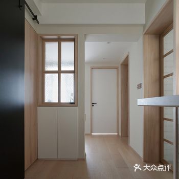 户型解析 使用面积约43平米，是一家三口在这繁华城市