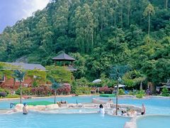 -十万大山布透温泉