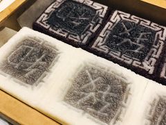 黑白双拼-阮大兴糕团(杭州西湖银泰百货店)