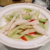 公司年会场装扮的 咋一看还以为婚礼现场