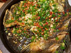 铁板鲫鱼-聚鑫朋酸菜肥肠(文艺路口店)