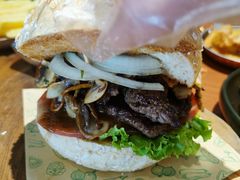 鲜香蘑菇牛肉汉堡-魏斯理汉堡(西安沣东吾悦店)