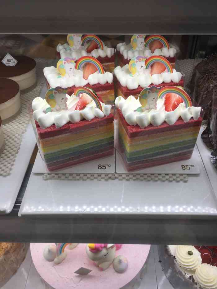 85度c(苏州文星店)-"饭后小甜点,草莓红丝绒蛋糕90昨天和小.